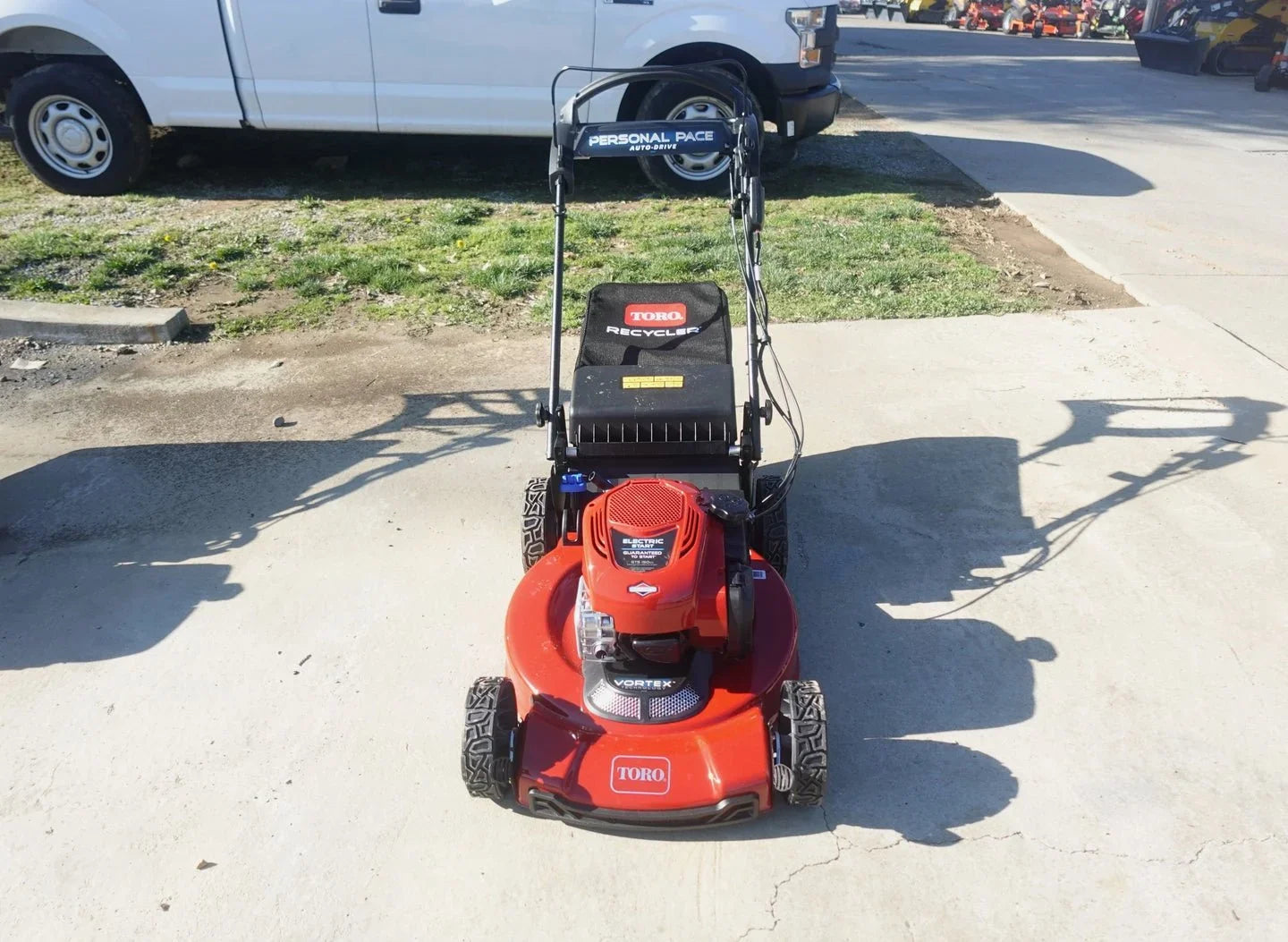 toro 22″ electric start recycler personal pace self propelled gas lawn mowers.