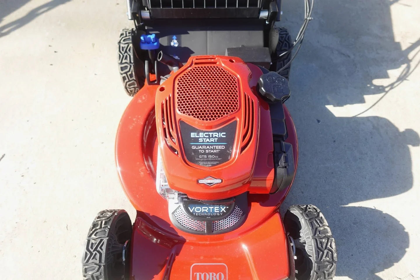 toro 22″ electric start recycler personal pace self propelled gas lawn mowers.